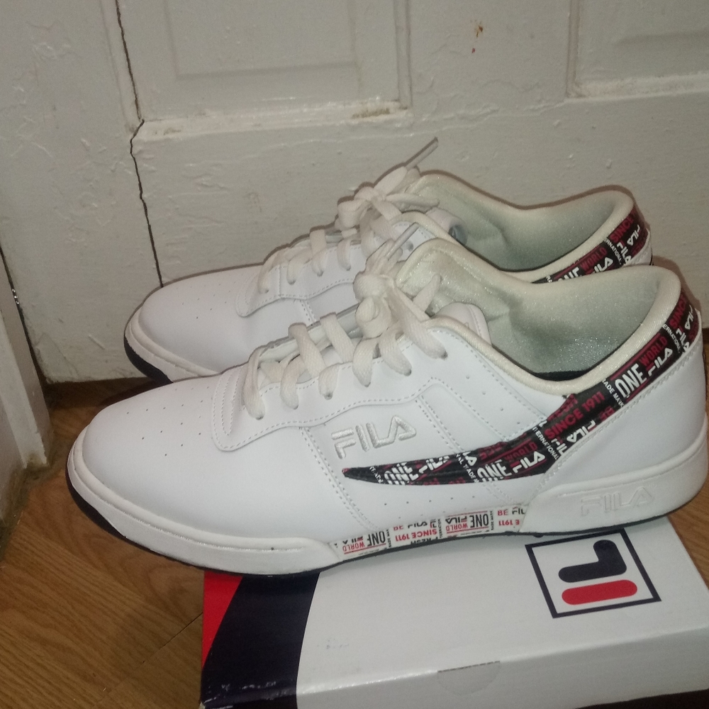 Fila sneakers. - Picture 3 of 8